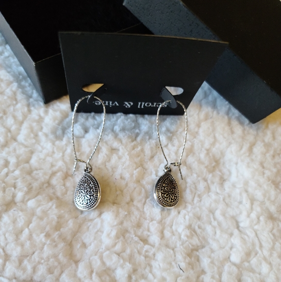 NWT Silver Earrings w/ Blue Stones - Picture 3 of 4